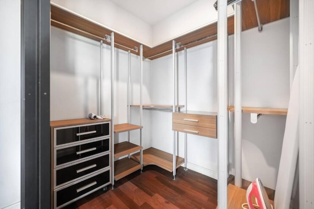 Vila Miq_home901/asok Bts/resort Pool/12pax/1000mbwifi Bangkok